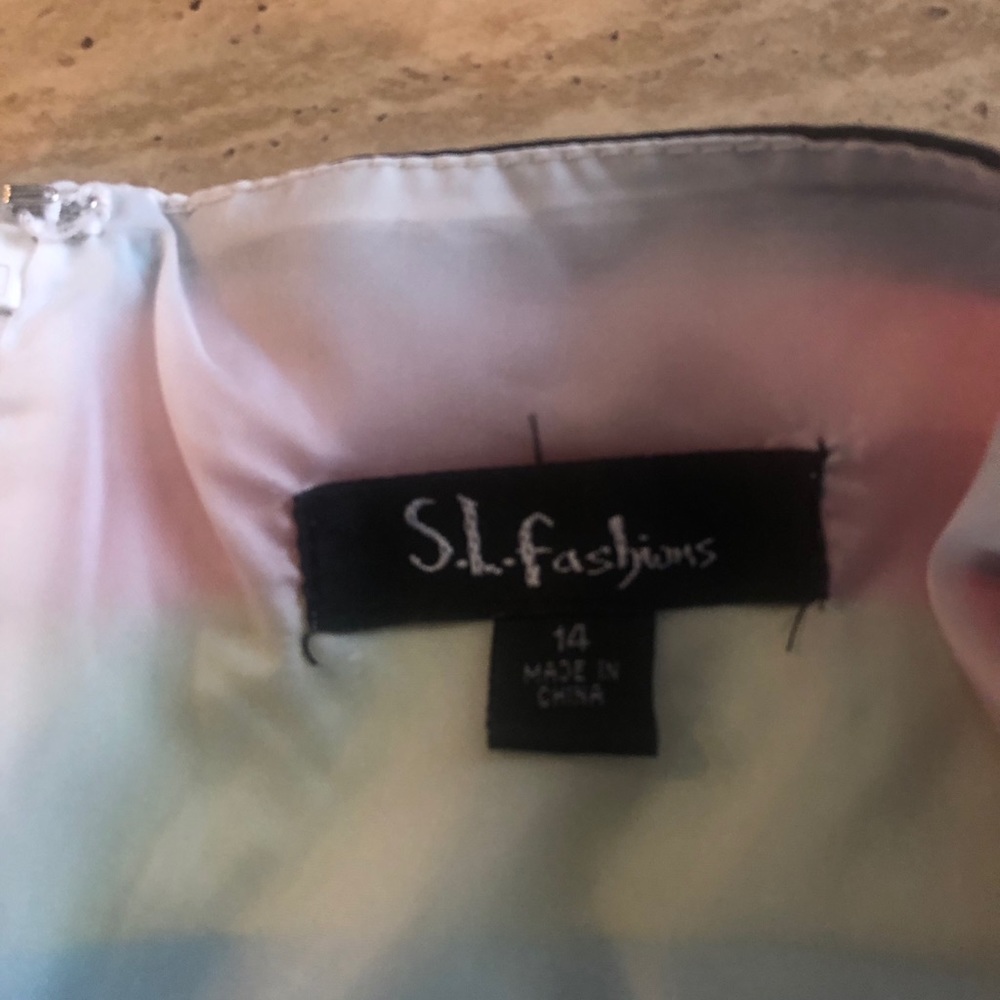 Dress - Picture 2 of 3
